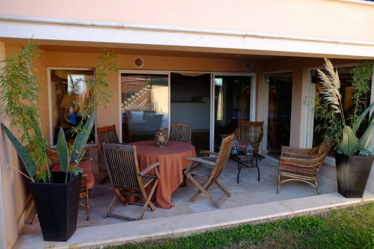 Apartamento Com Piscina Cruz Quebrada Luaran gambar